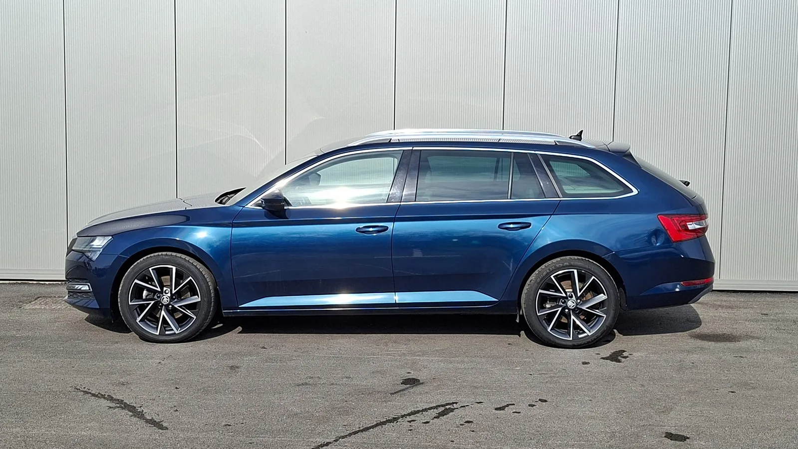 Škoda Superb 2021: fotografija 2