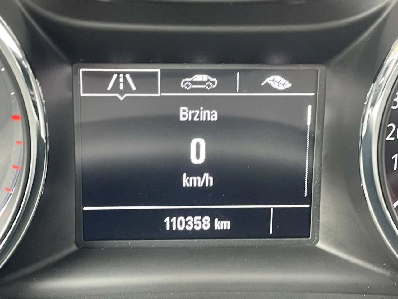 Opel Astra 2021: fotografija 17