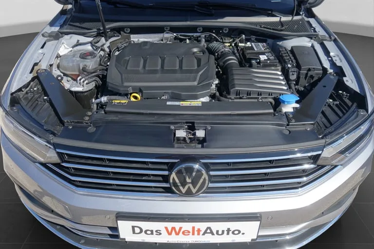 Volkswagen Passat Variant 2023: fotografija 16