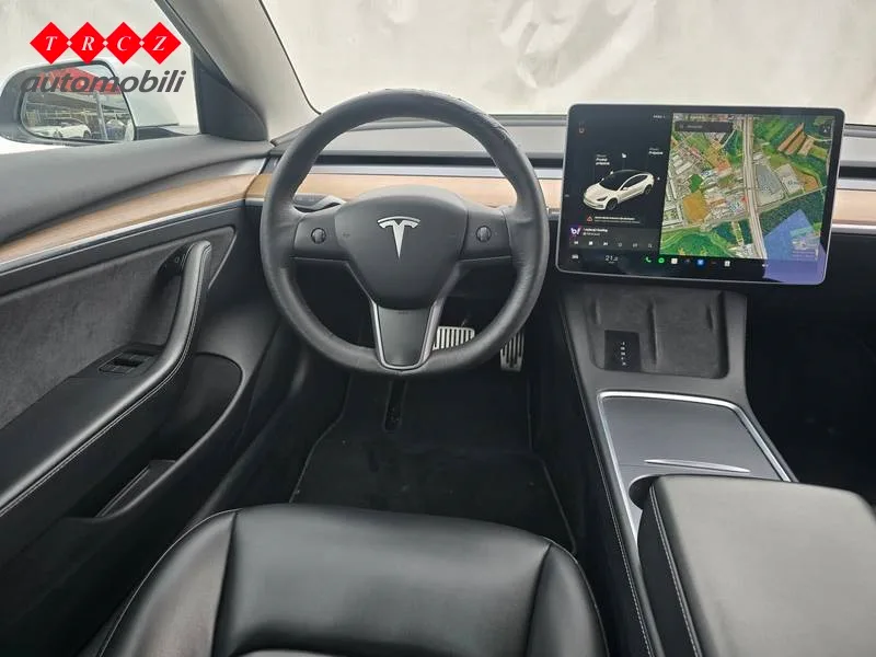 Tesla Model 3 2021: fotografija 10