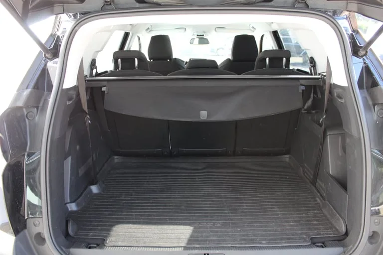 Peugeot 5008 2020: fotografija 17