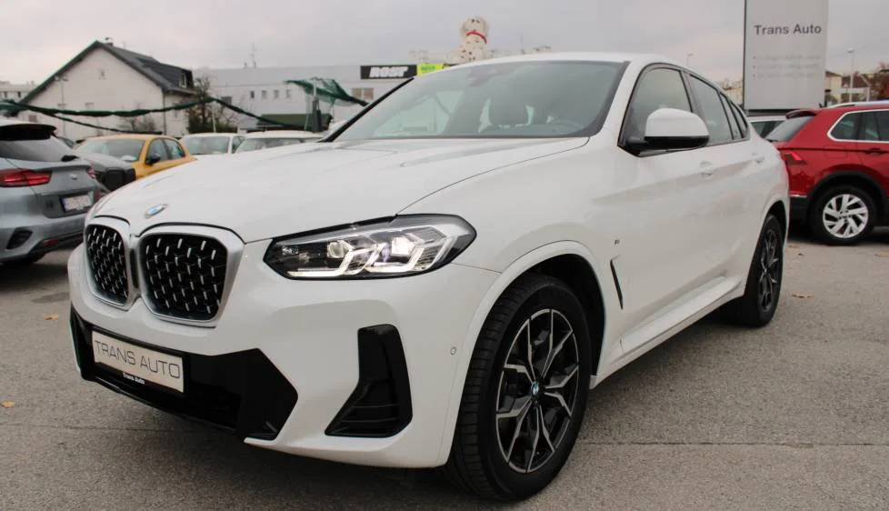 BMW X4 2023: fotografija 1