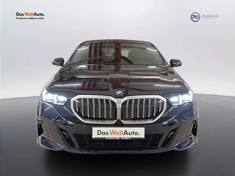 BMW Serija 5 2024: fotografija 2