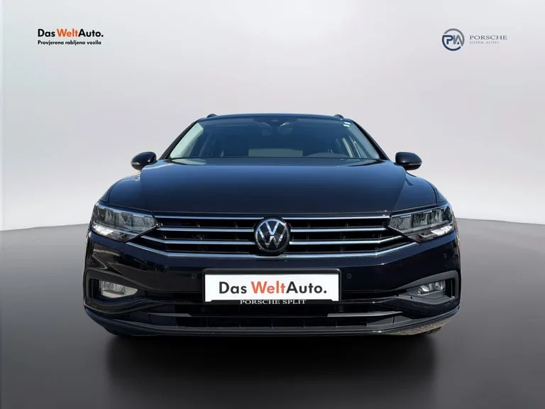 Volkswagen Passat Variant 2022: fotografija 2