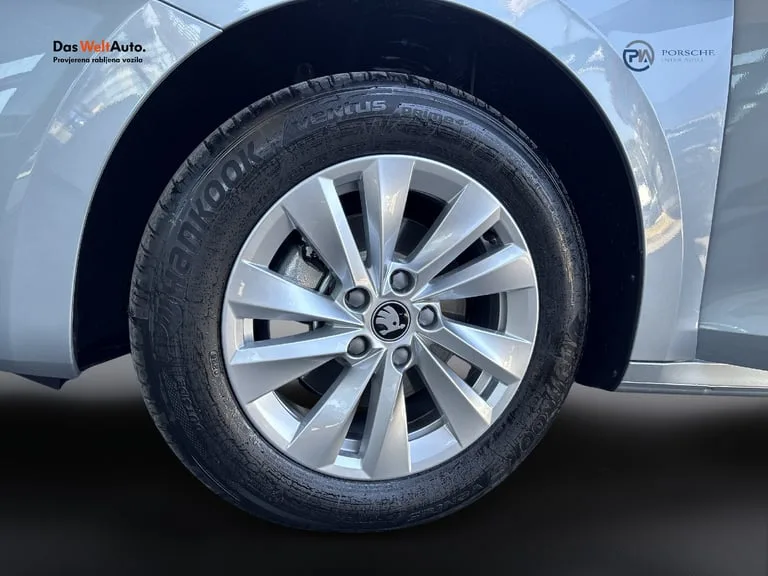 Škoda Octavia 2026: fotografija 28
