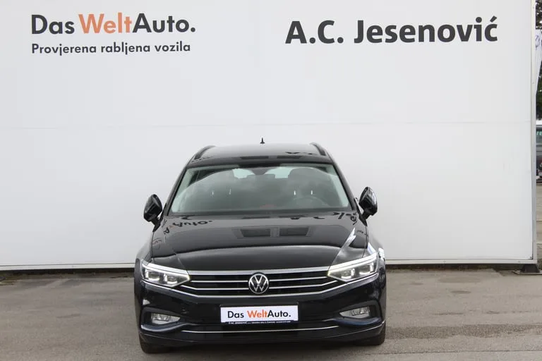 Volkswagen Passat Variant 2021: fotografija 2