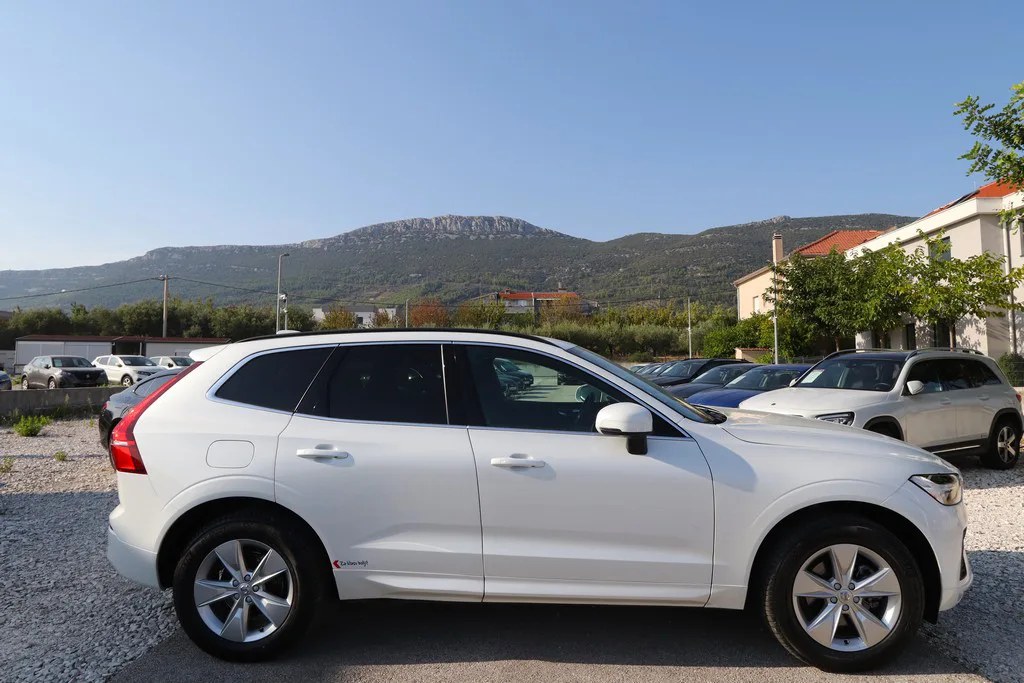 Volvo Xc60 2025 – fotografija 2