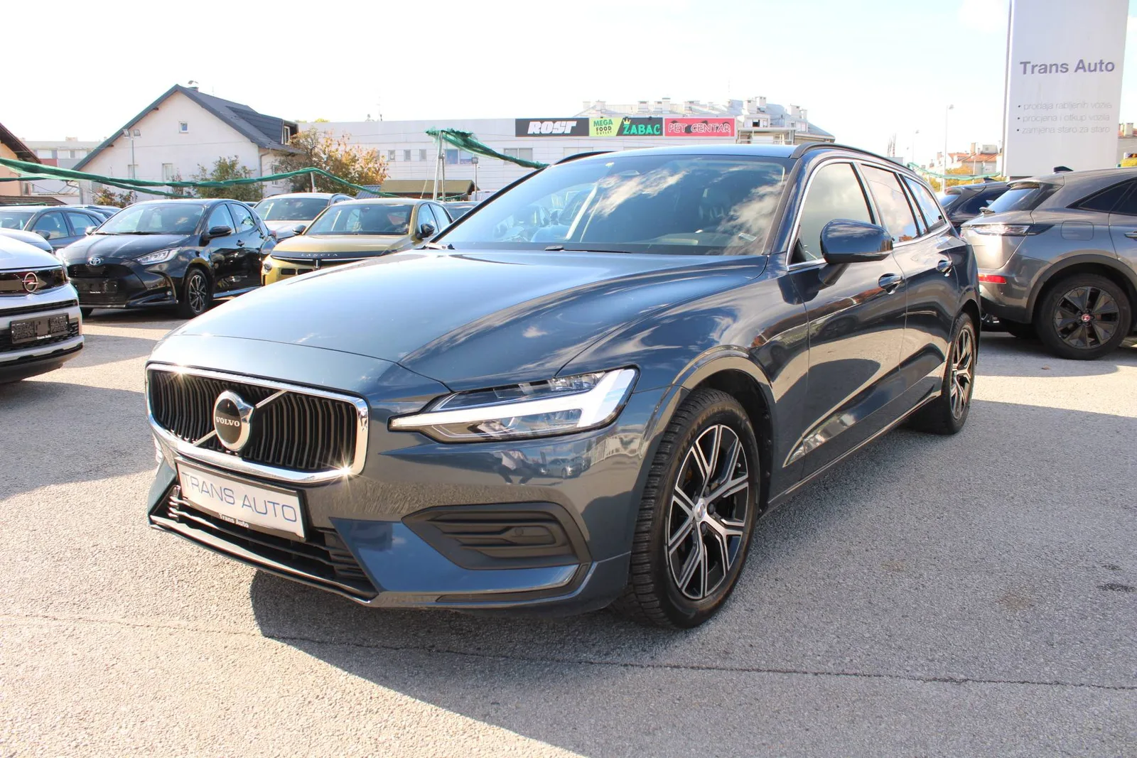 Volvo V60 2023: fotografija 1