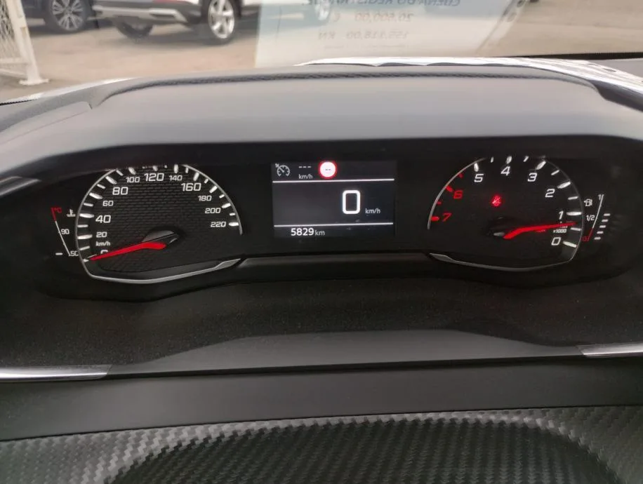 Peugeot 208 2022: fotografija 9