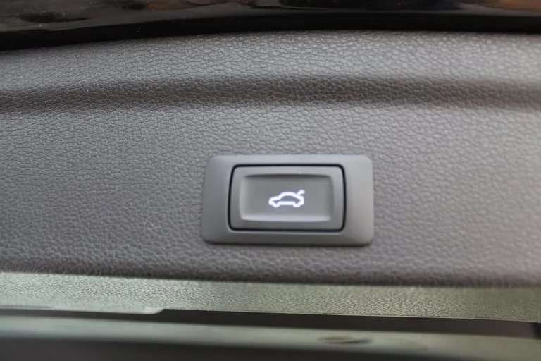 Audi Q3 2022: fotografija 16