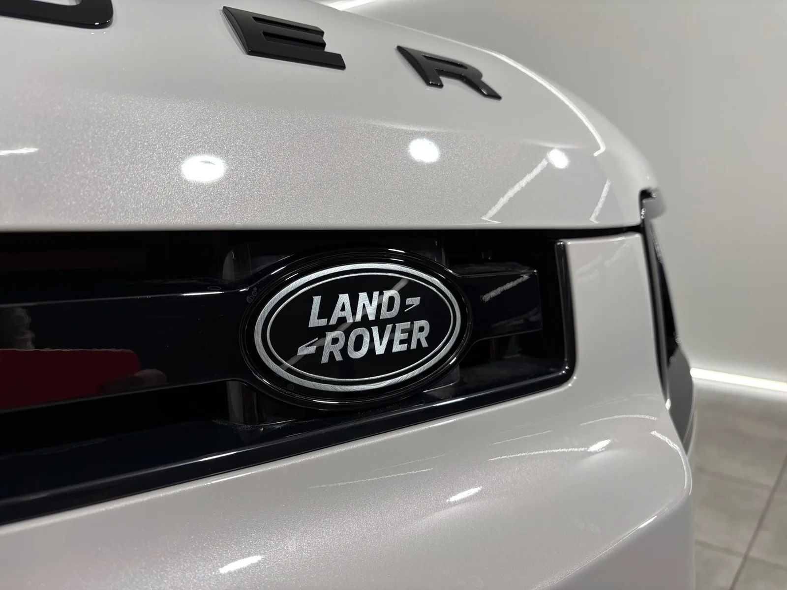 Land Rover Defender 2025: fotografija 35