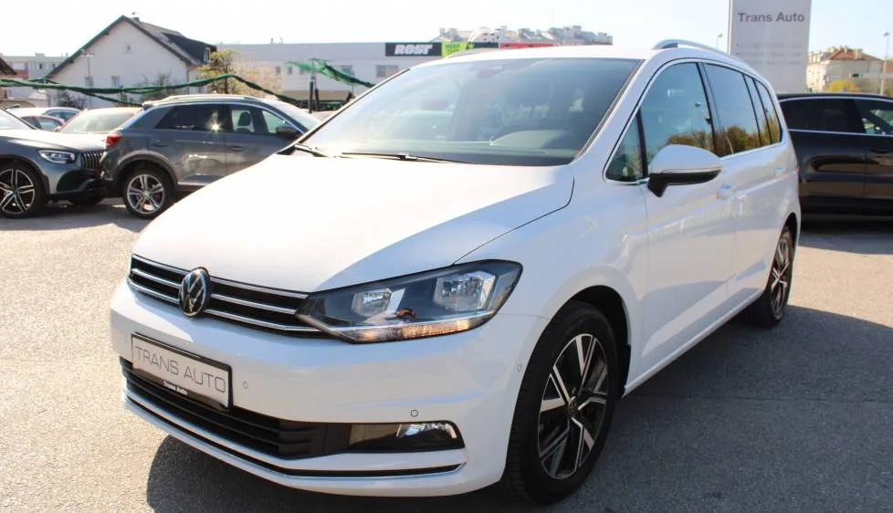 Volkswagen Touran 2023 – fotografija 1