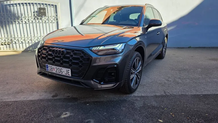 Audi Q5 2024: fotografija 2