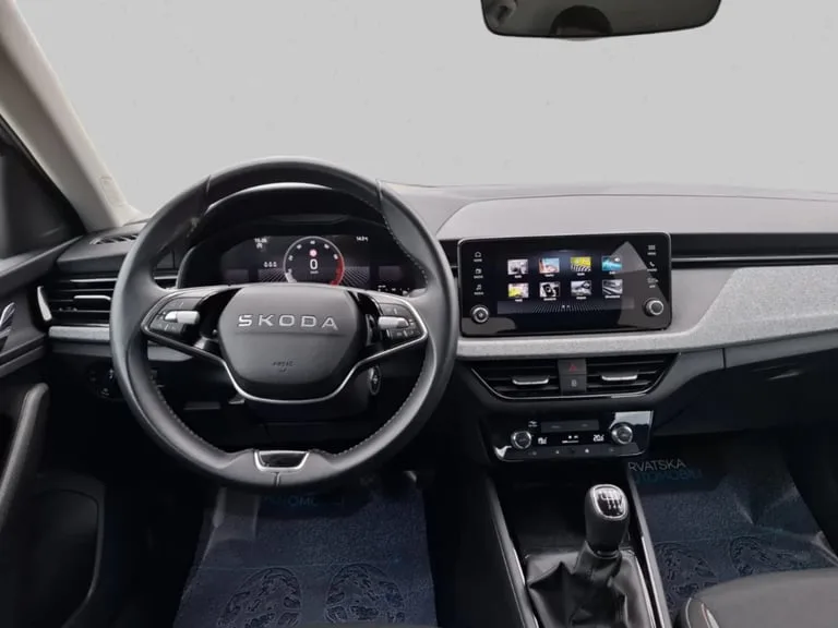 Škoda Scala 2025: fotografija 24