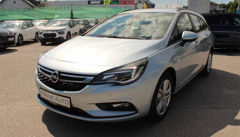 Opel Astra 2017 – fotografija 1