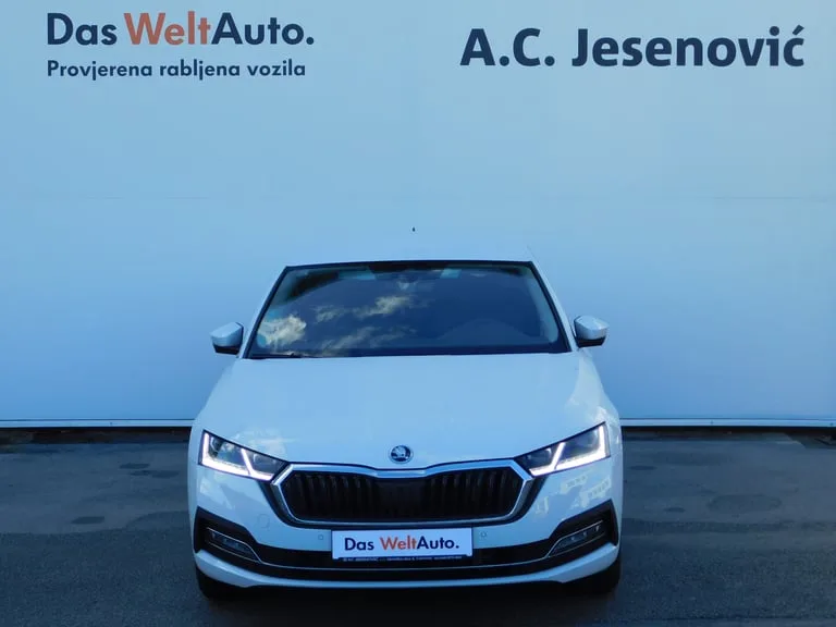Škoda Octavia 2023: fotografija 2