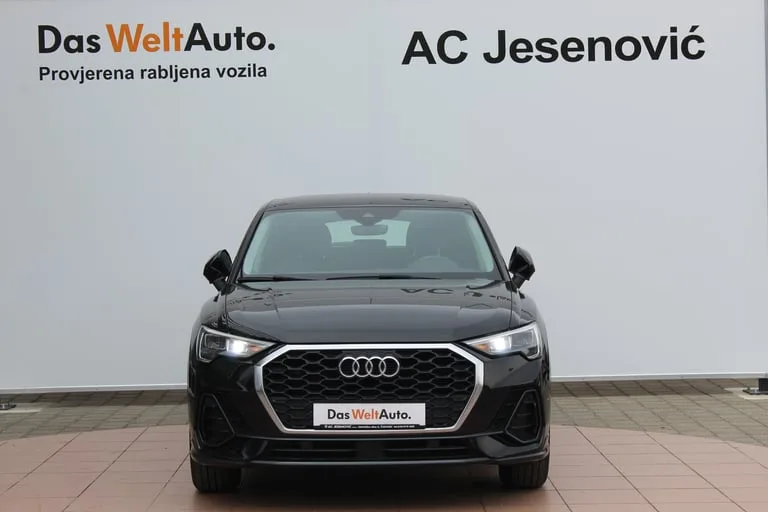 Audi Q3 2022: fotografija 2