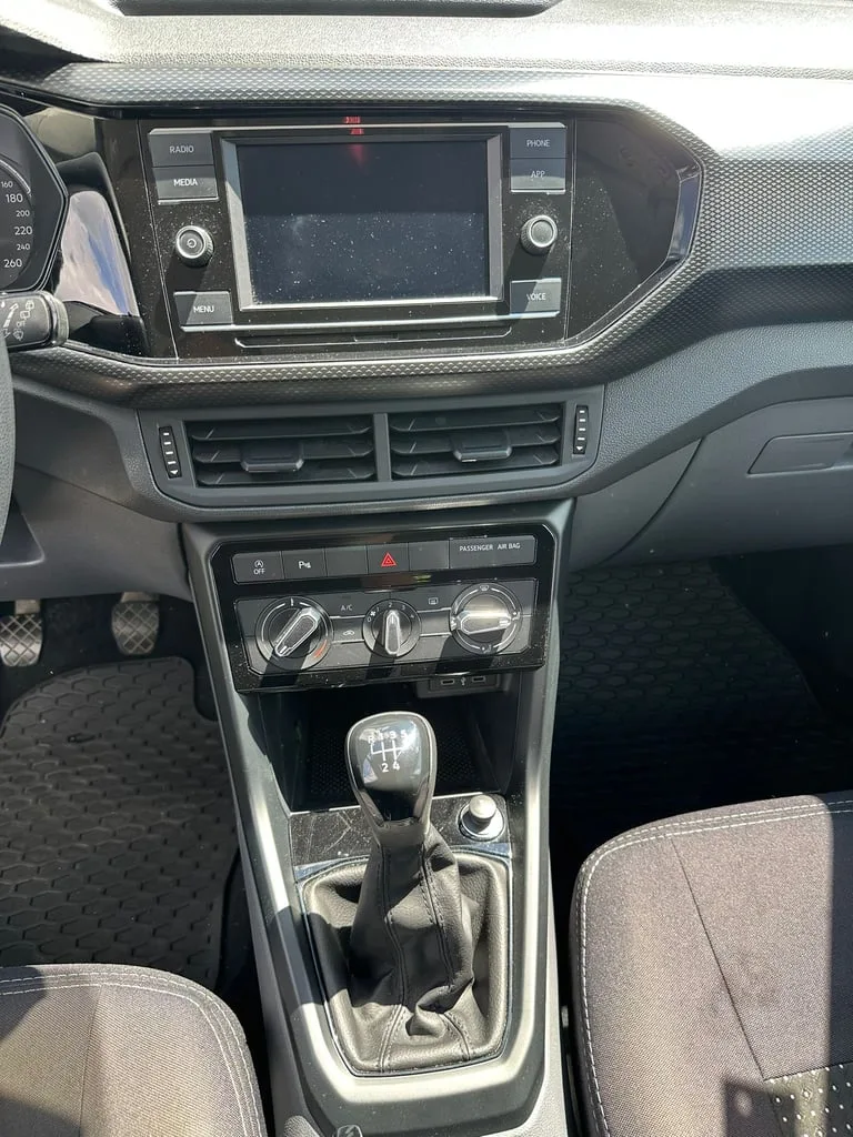 Volkswagen T-Cross 2021: fotografija 14