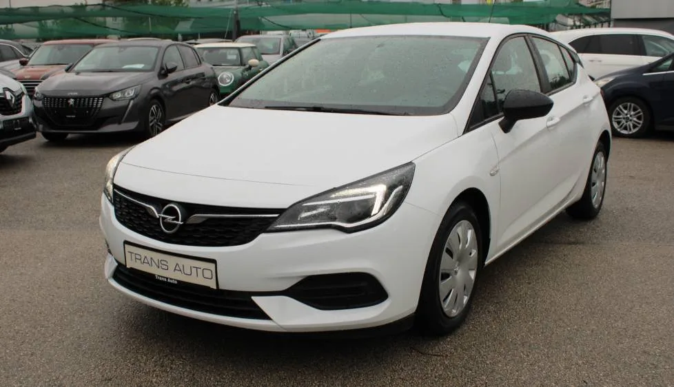 Opel Astra 2021: fotografija 1