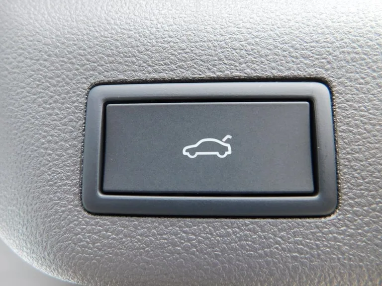 Volkswagen Multivan 2025: fotografija 17