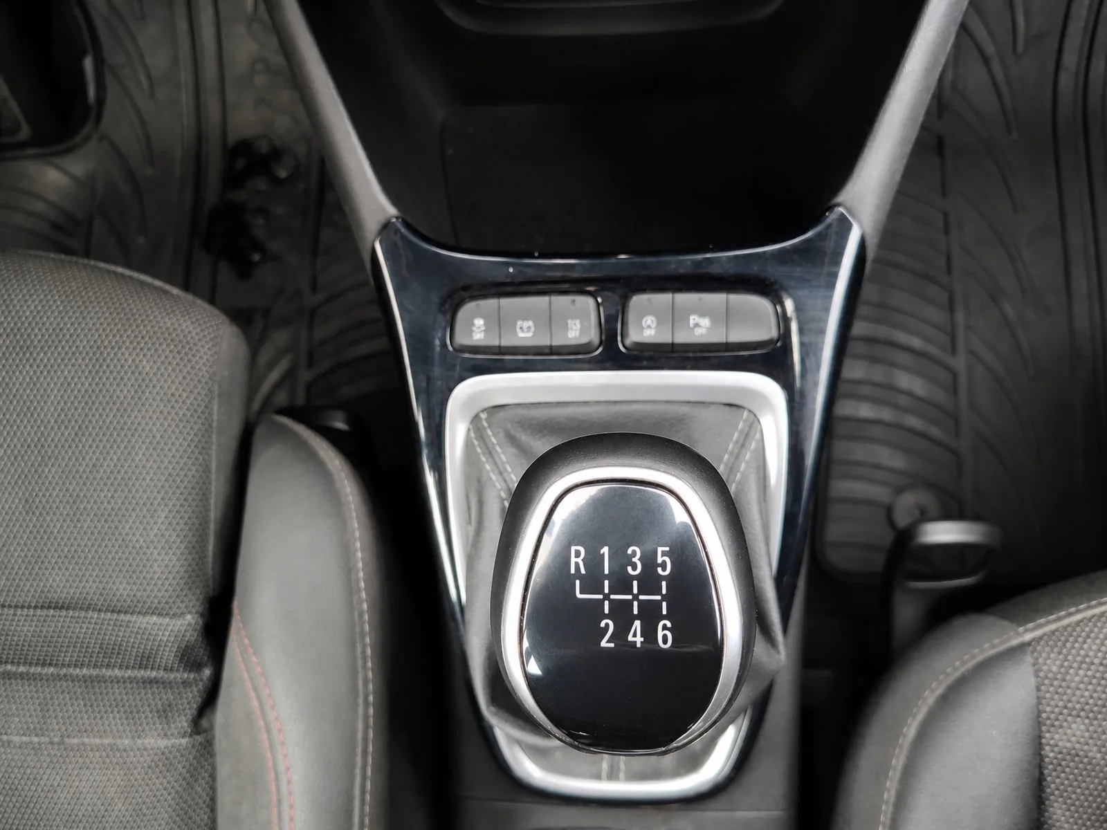 Opel Crossland X 2021: fotografija 27