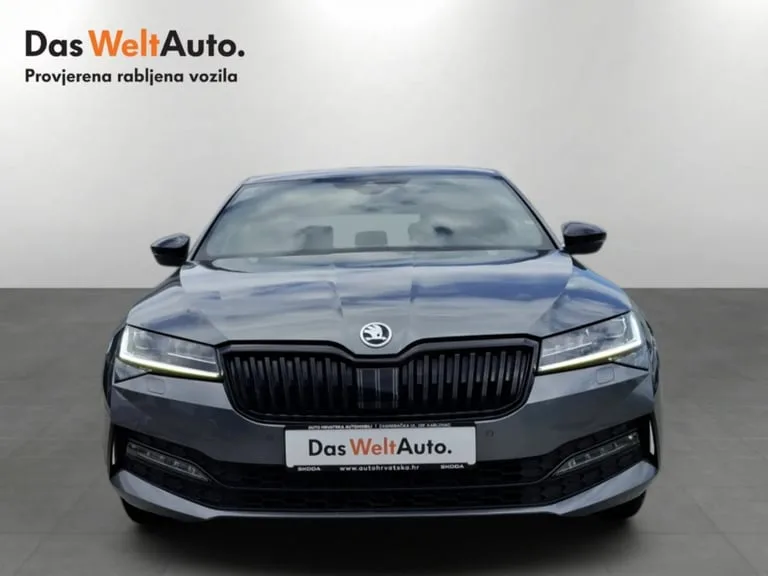 Škoda Superb 2023: fotografija 2