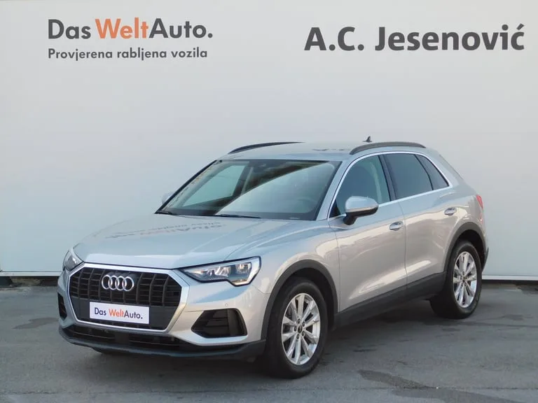 Audi Q3 2023: fotografija 1