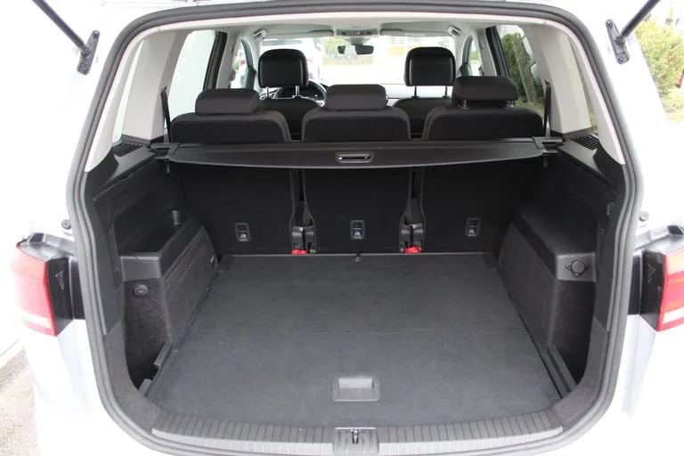 Volkswagen Touran 2024: fotografija 15