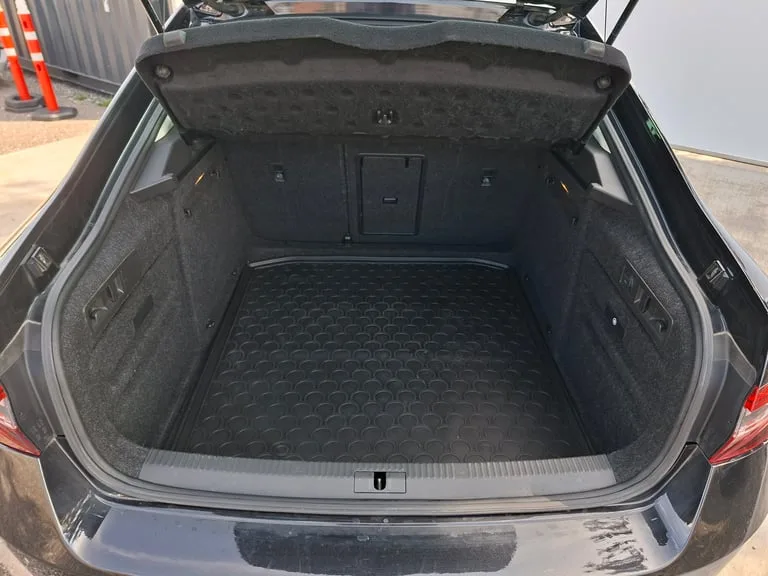 Škoda Superb 2018: fotografija 21