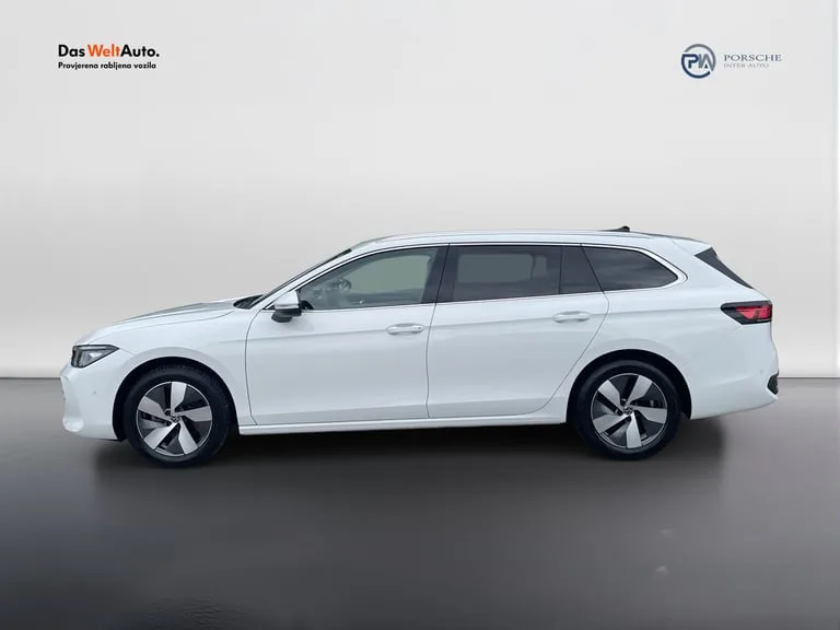 Volkswagen Passat Variant 2024: fotografija 2