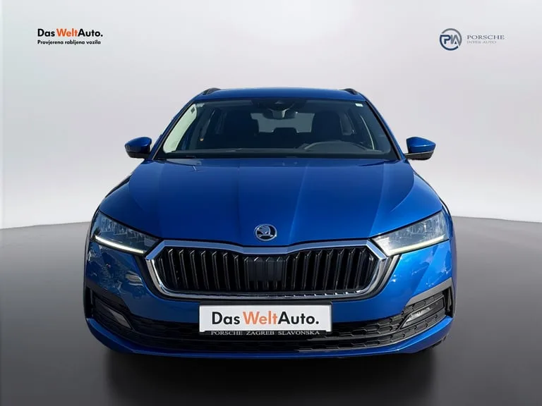 Škoda Octavia Combi 2023: fotografija 2
