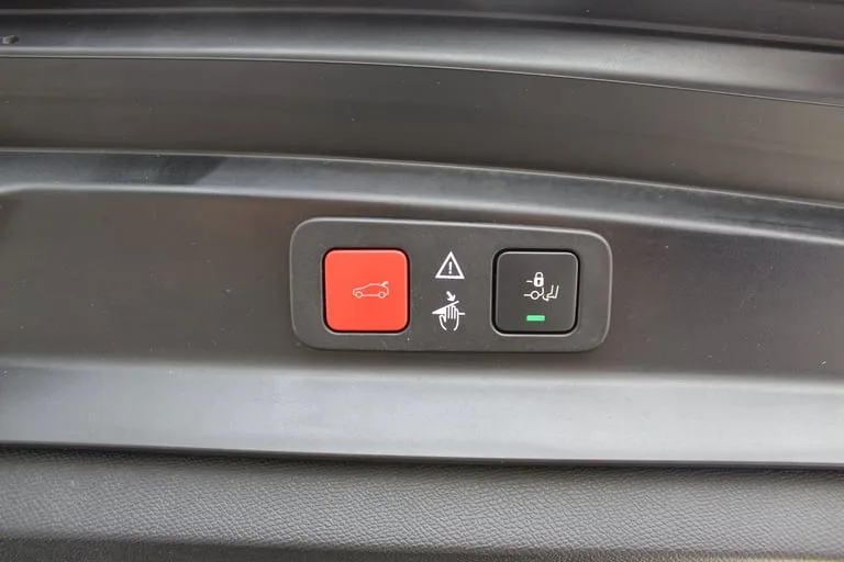 Peugeot 5008 2022: fotografija 20