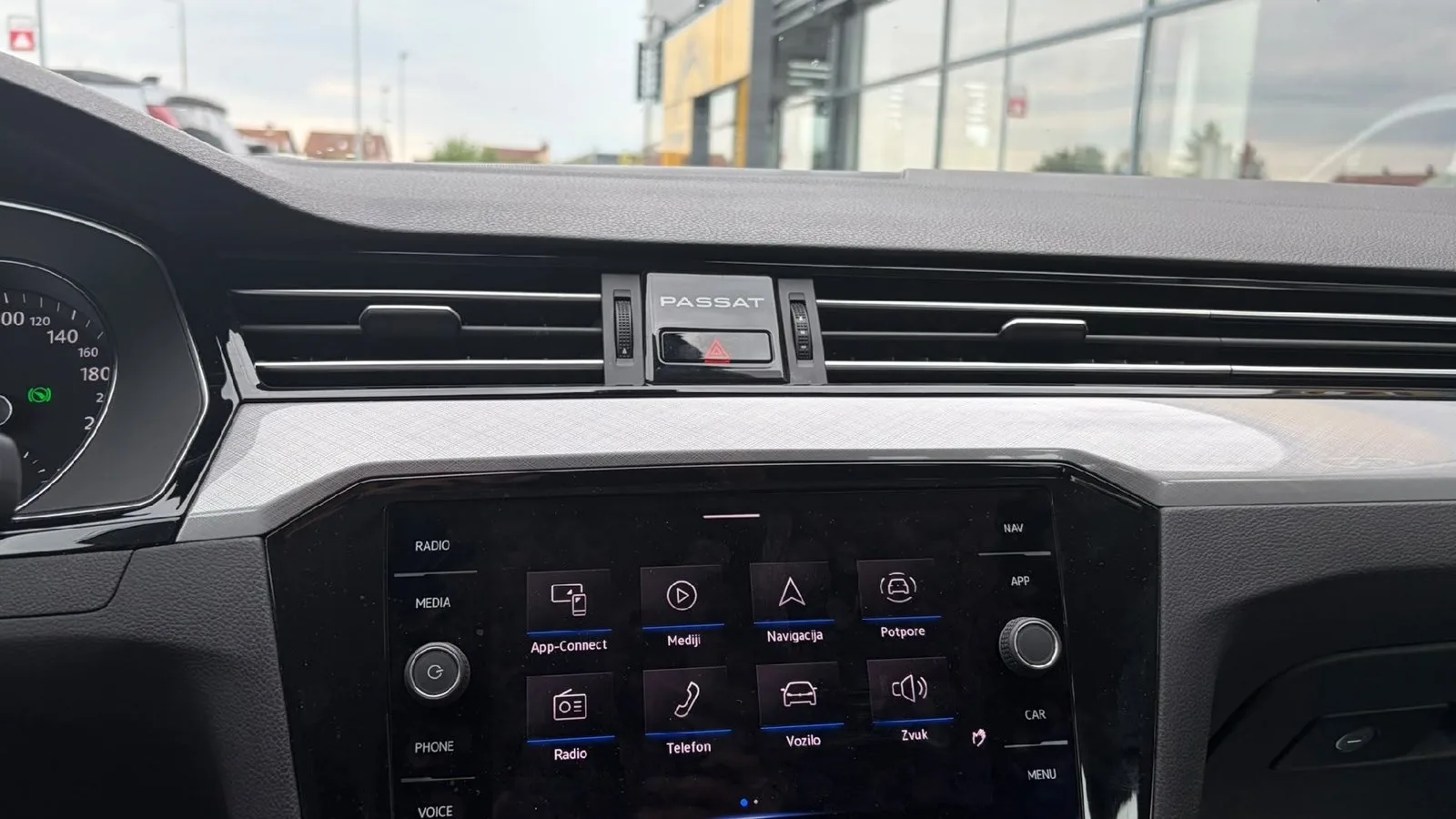 Volkswagen Passat 2022 – fotografija 29