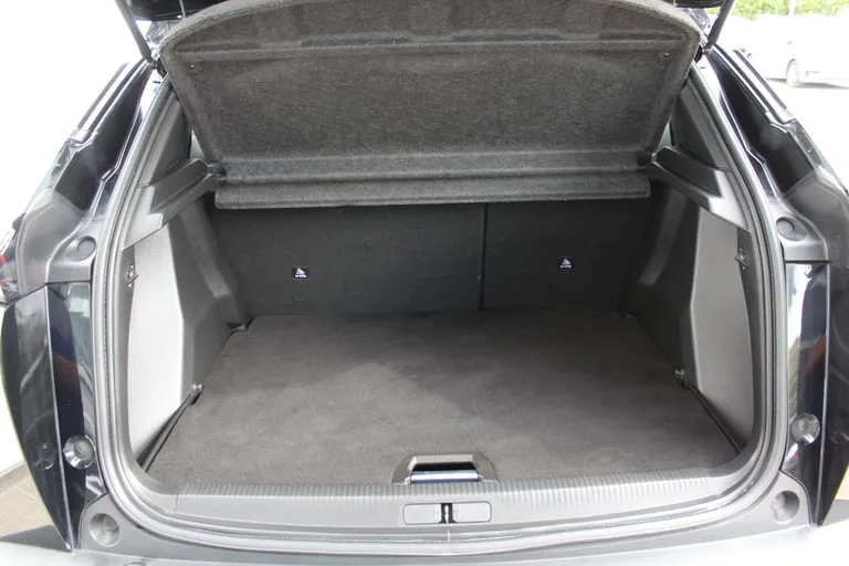 Peugeot 2008 2022: fotografija 16