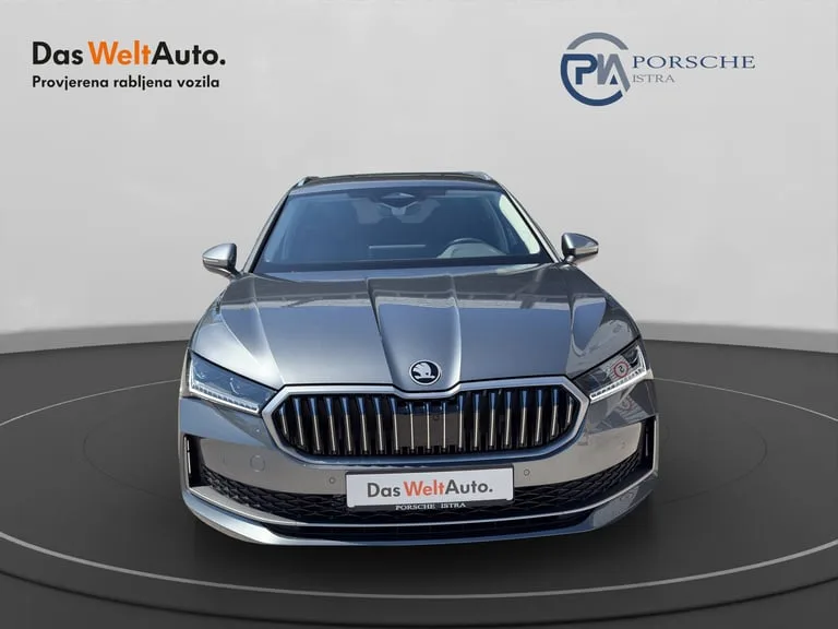 Škoda Superb Combi 2025: fotografija 2