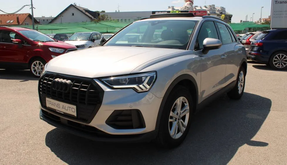 Audi Q3 2019: fotografija 1