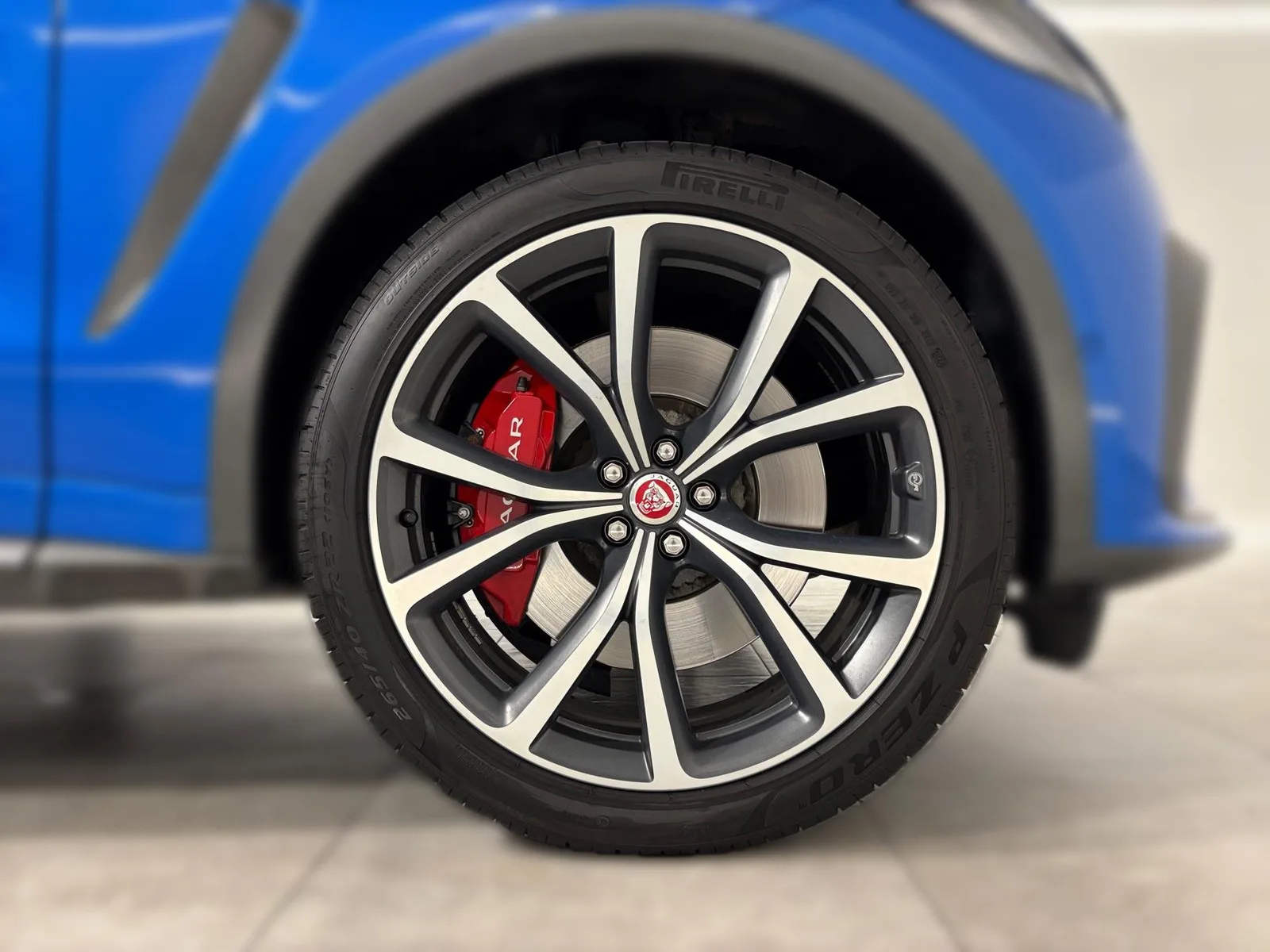 Jaguar F-PACE 2022: fotografija 10