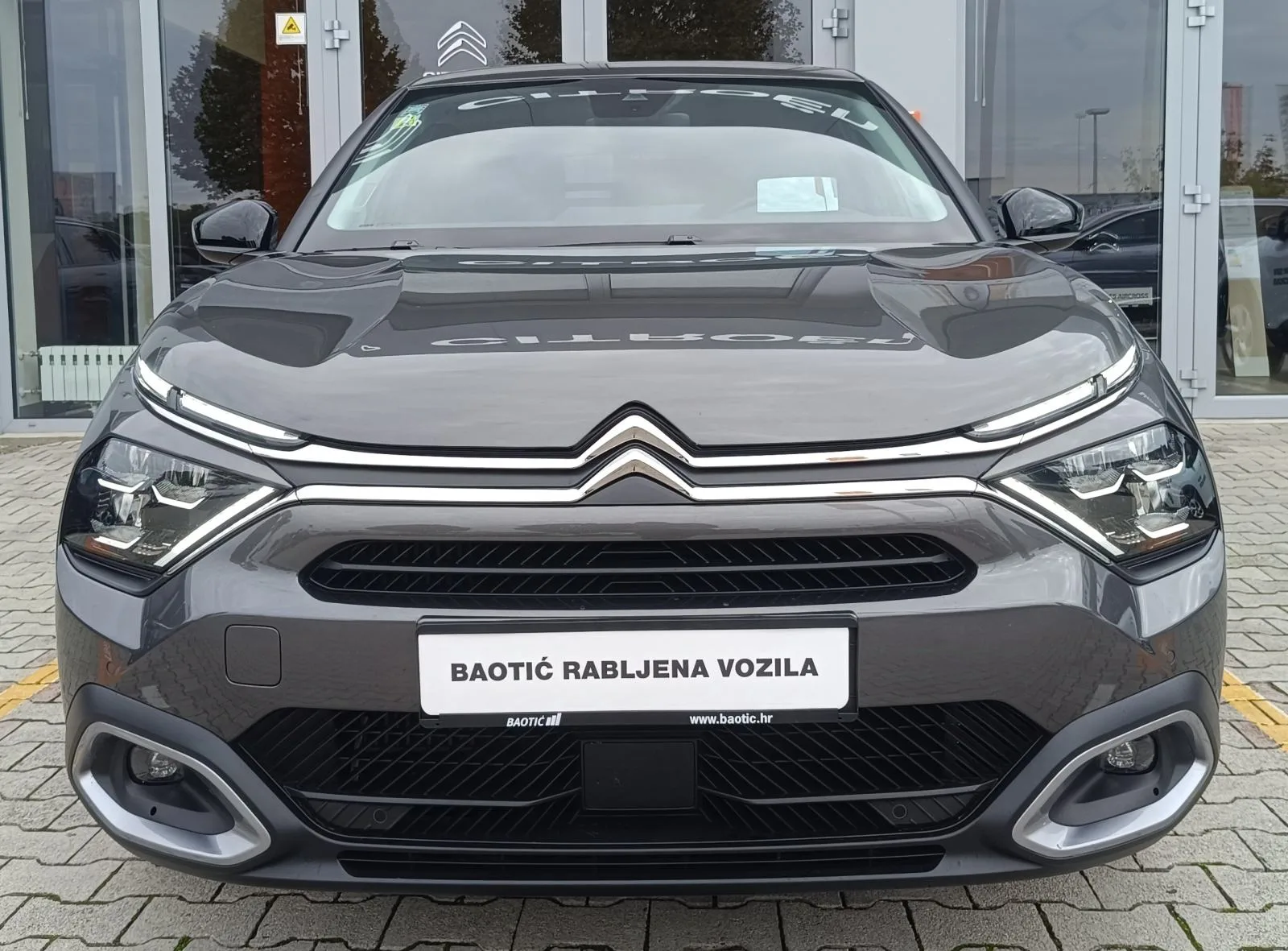 Citroen C4 2023: fotografija 2