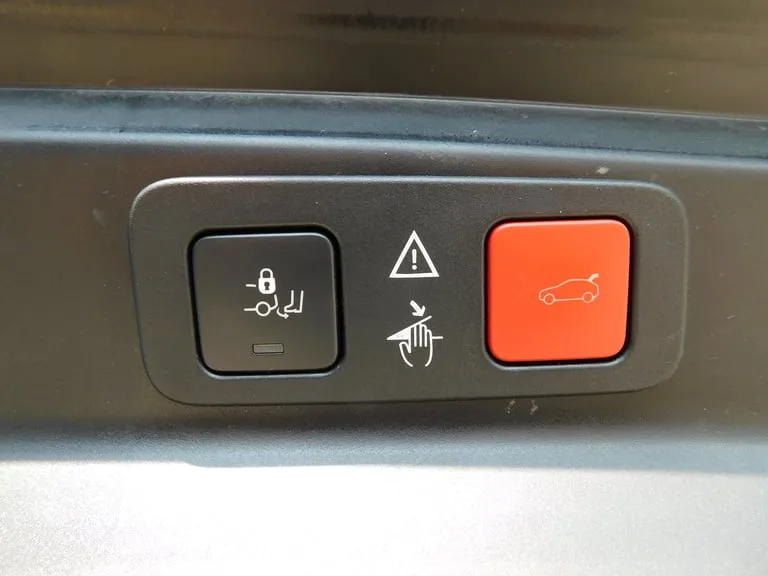 Peugeot 5008 2019: fotografija 19
