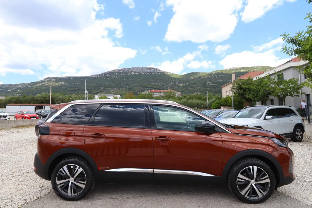 Peugeot 5008 2023 – fotografija 2