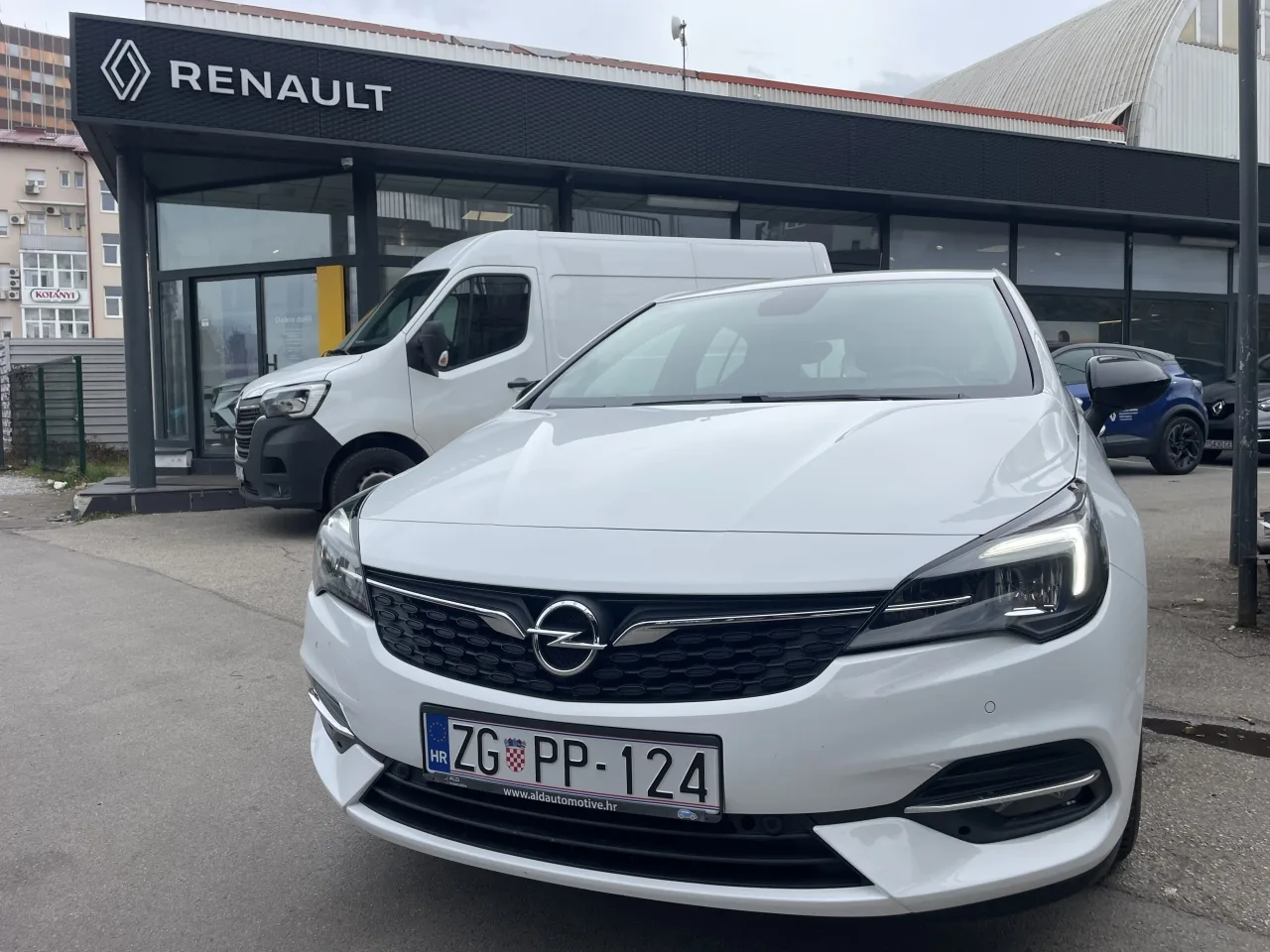 Opel Astra 2021: fotografija 2