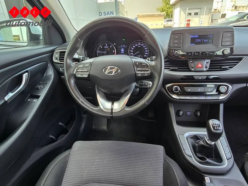 Hyundai i30 2022: fotografija 9