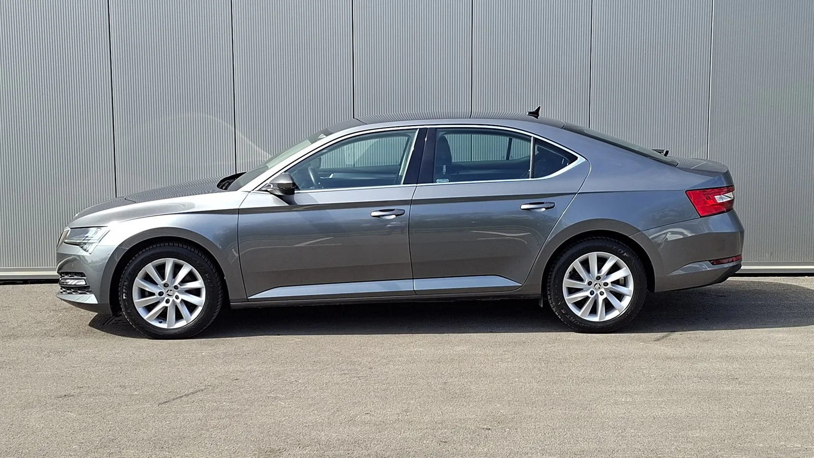 Škoda Superb 2022 – fotografija 2