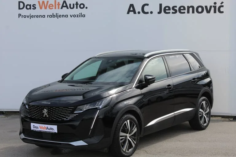 Peugeot 5008 2022: fotografija 1