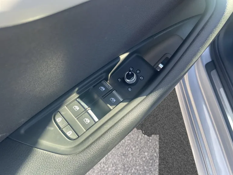 Audi A4 2023: fotografija 21