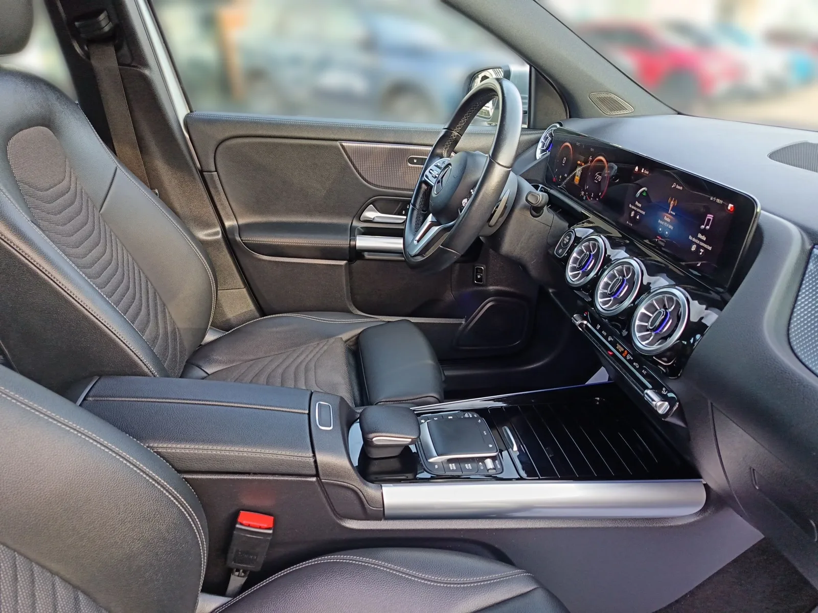 Mercedes-Benz GLA 2023: fotografija 23