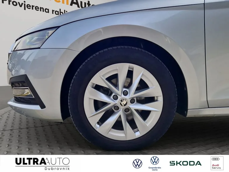 Škoda Octavia 2023: fotografija 19