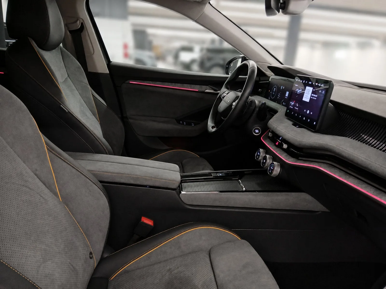 Škoda Superb 2025: fotografija 23