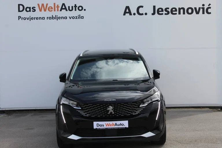 Peugeot 5008 2022: fotografija 2