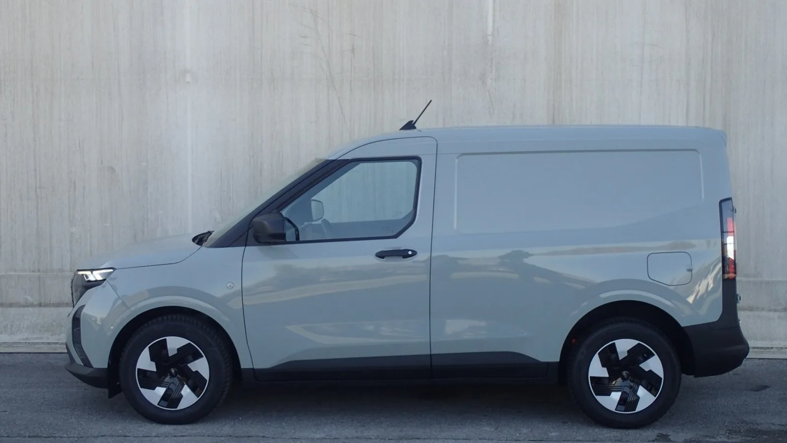 Ford Transit 2025: fotografija 2